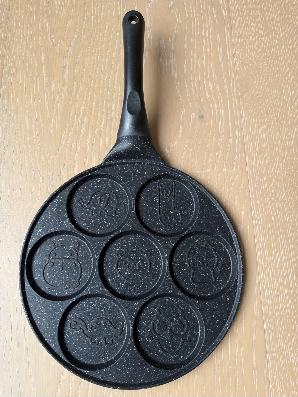 Nonstick 7-Cavity Pancake Pan with Cute Animal Molds - Black Speckle